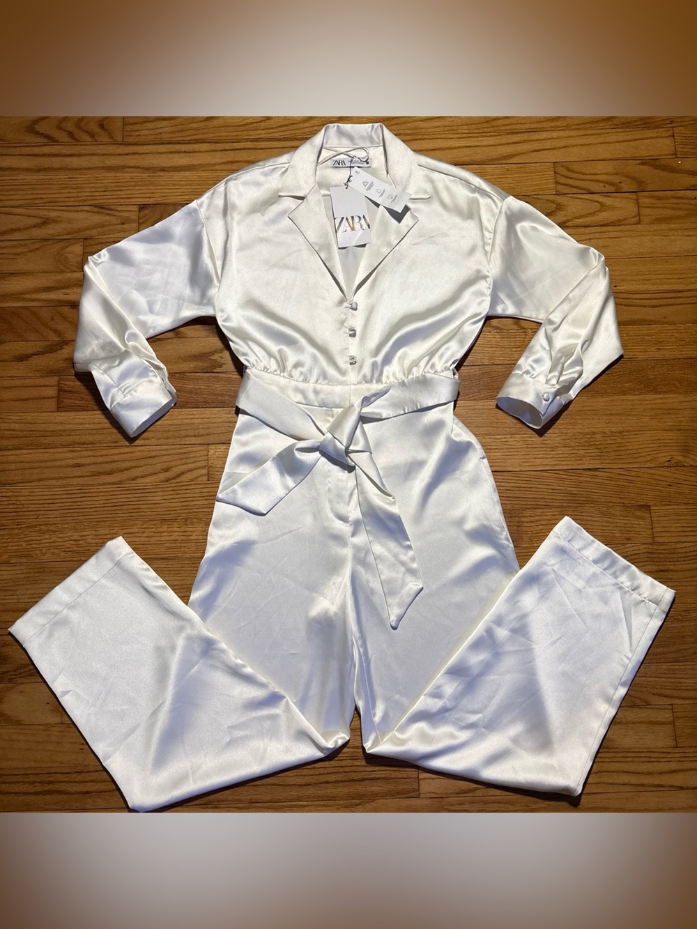 ZARA Cream satin jumpsuit w notched lapel, front button & tie-waist sz XS NEW!